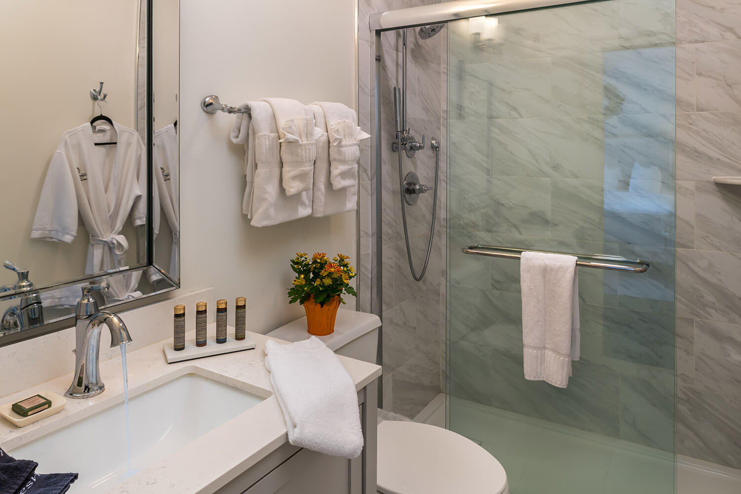 Room-201-02_Lg123 (1)