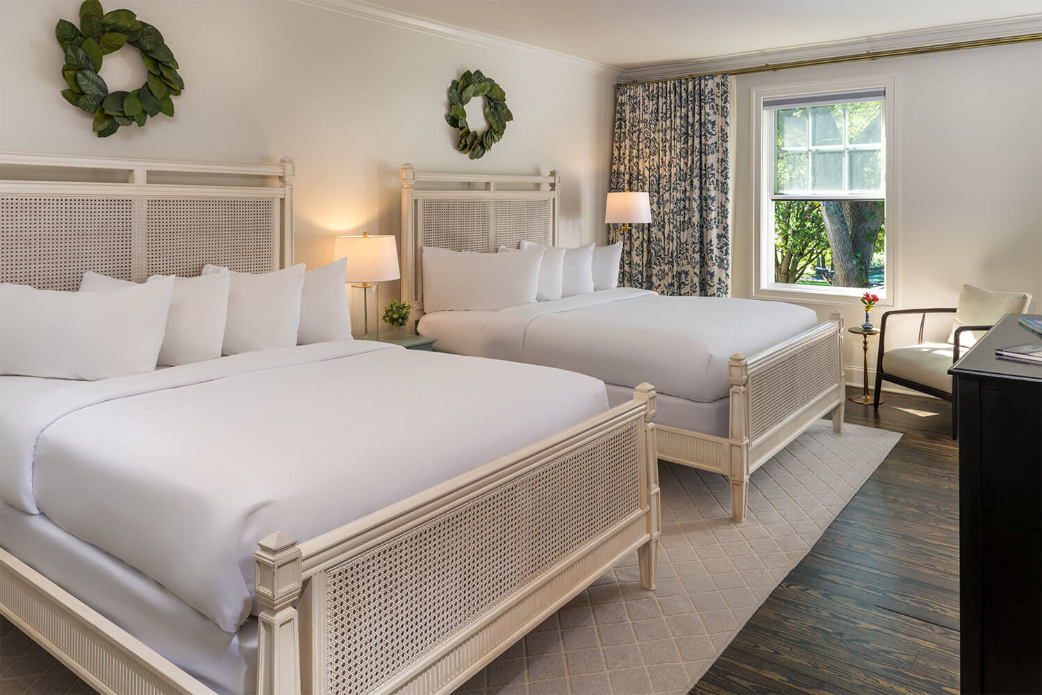 Room-202-01_Lg123 (1)