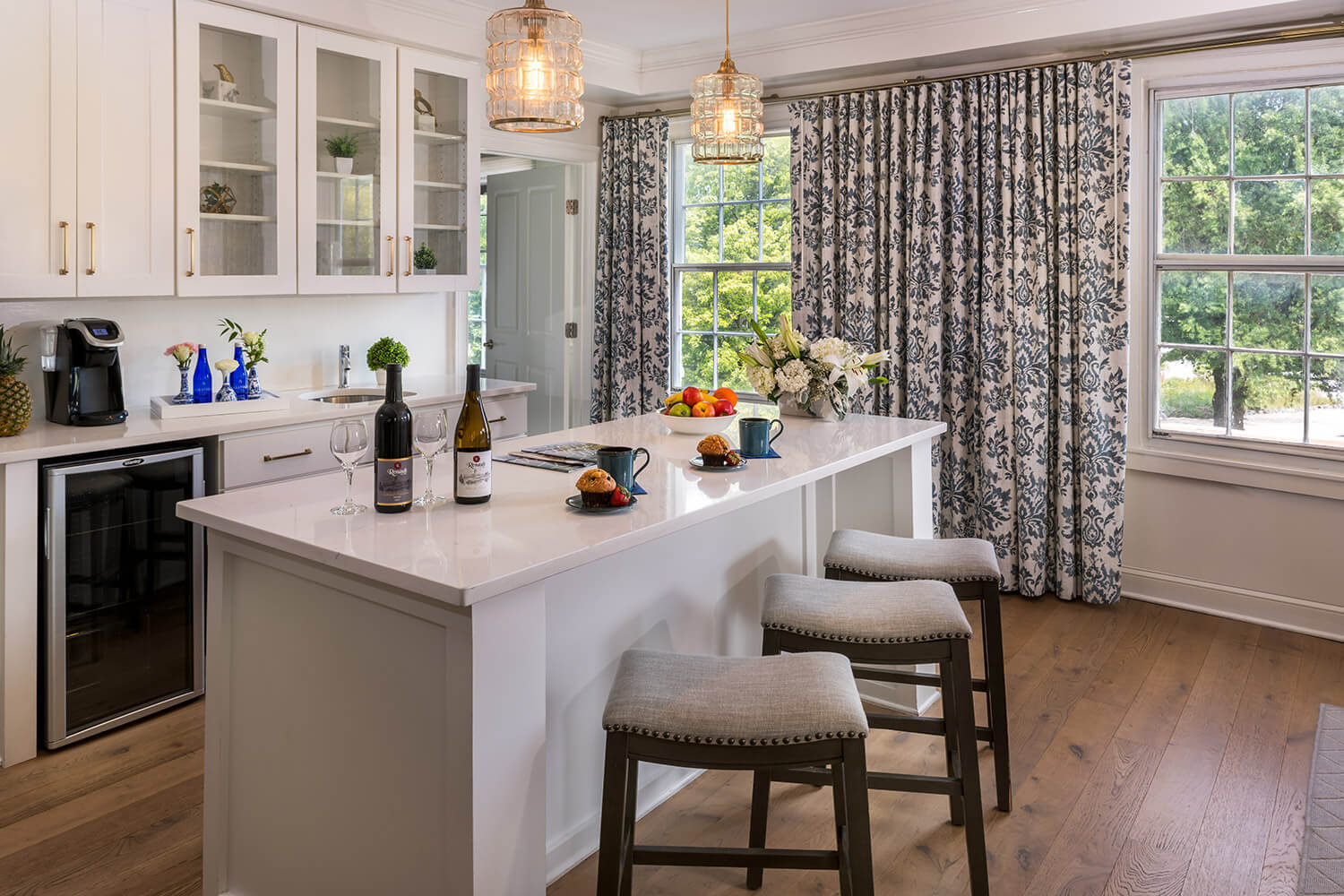 Room-210-02_Lg123 (1)