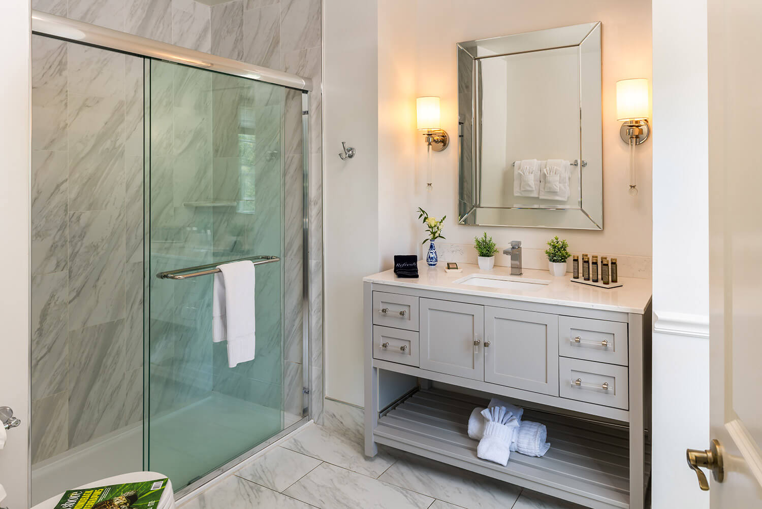 Room-210-03_Lg123 (1)