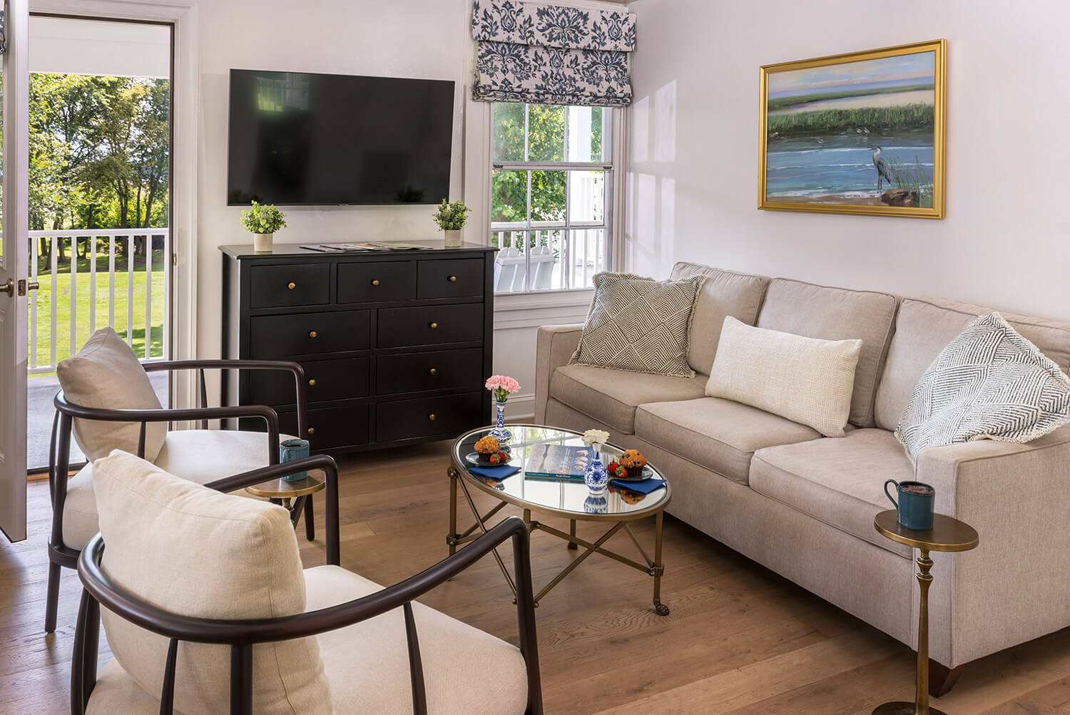 Room-210-04_Lg123 (1)